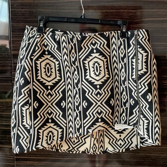 Mink Pink asymmetrical boho southwest print skirt - Picture 3 of 11